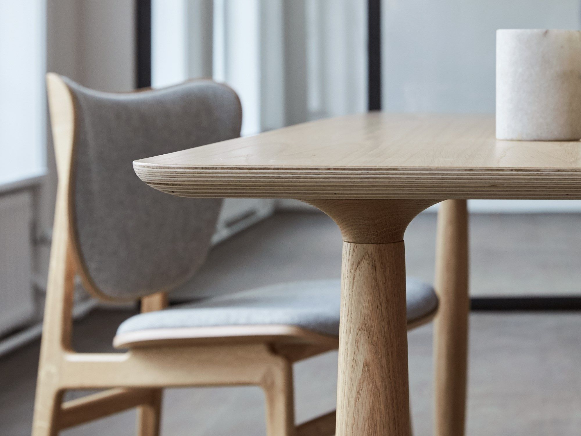 Прямоугольный обеденный стол из дуба NORR11 Oku ARCH-00115898 - Вид №2