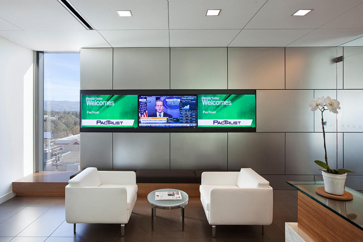 FSRT669 Система облицовки стен Levele с плавающими панелями и индивидуальными панелями из нержавеющей стали с льняной отделкой в ​​центре заботы и открытий, университет медицины Чикаго, Чикаго, Иллинойс Forms-surfaces  - Вид №6