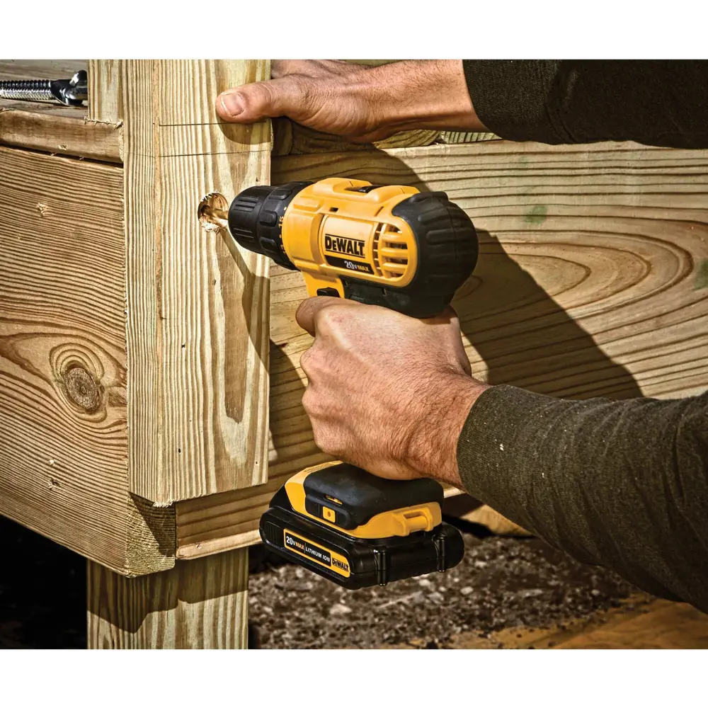 Дрель-шуруповерт аккумуляторная Dewalt DCD771C2-KS, 18 В Li-ion 2х1.3 Ач 85115555 STLM-2208981  - Вид №1