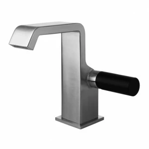 30 01. Умывальник Quadrodesign