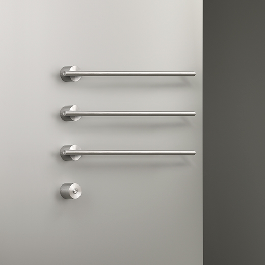 Электрический полотенцесушитель Л. 580 мм, кнопка питания включена  EQB13 CEADESIGN  - Вид №2