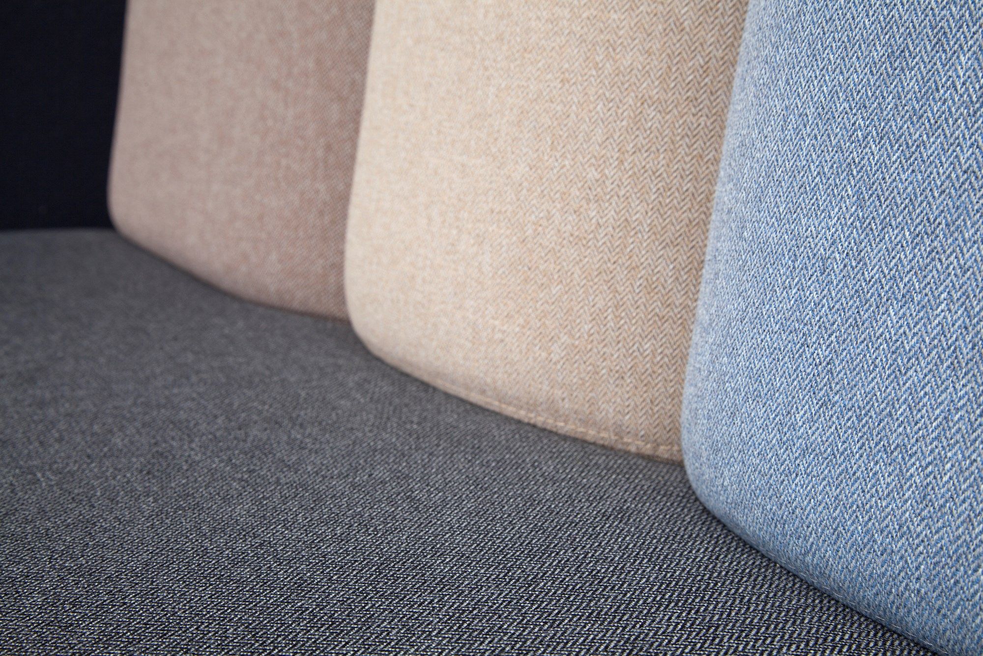 3-местный тканевый диван с огнестойкой обивкой Intuit by Softrend август ARCH-00005721 - Вид №1