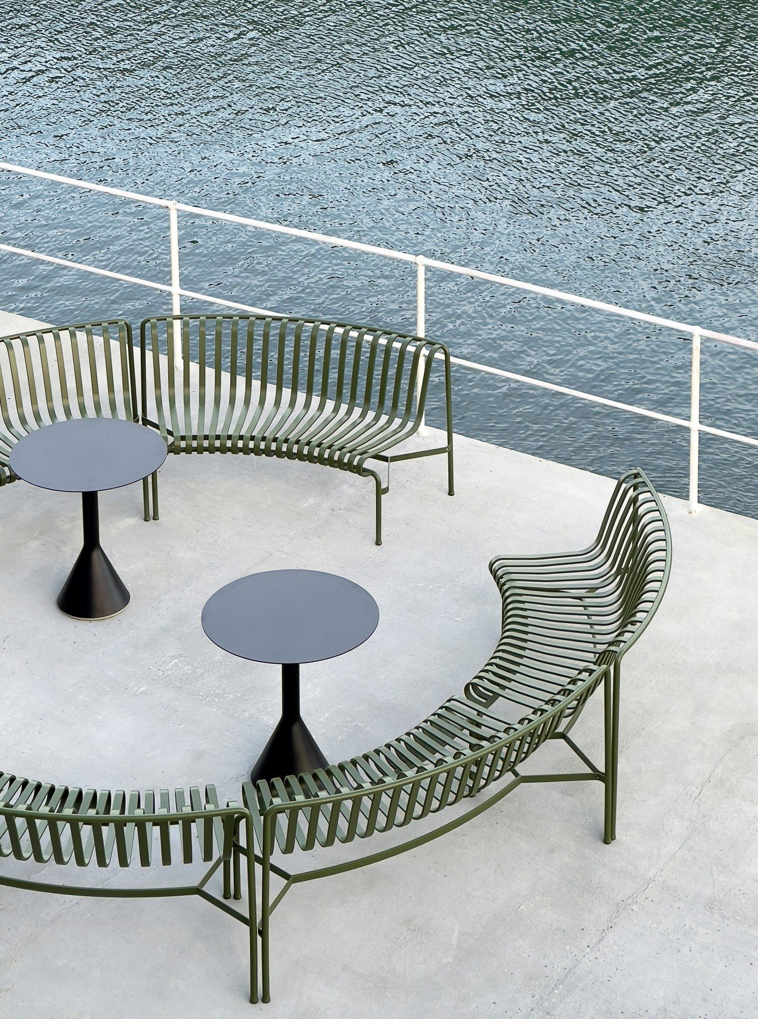 Стальная садовая скамейка с порошковым покрытием со спинкой Hay Палисад ARCH-00074175 - Вид №46