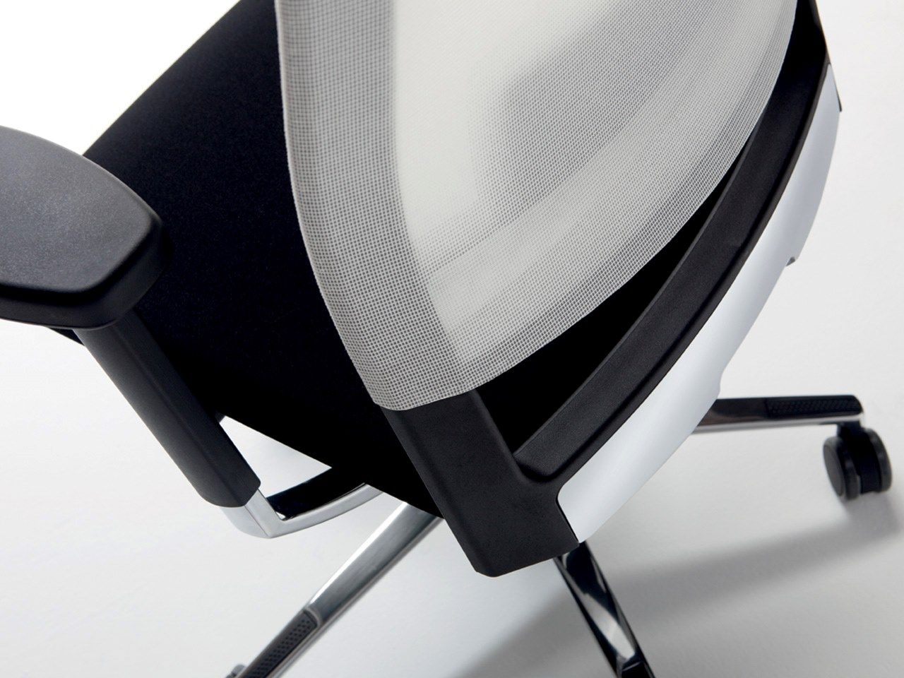 Сетчатое вращающееся кресло с откидывающейся спинкой и подлокотниками VAGHI Expo 15 ARCH-00095894 - Вид №3