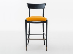 Высокий мягкий стул с подставкой для ног