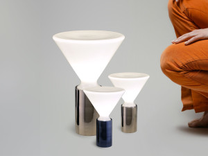 Светодиодная настольная лампа из дутого стекла