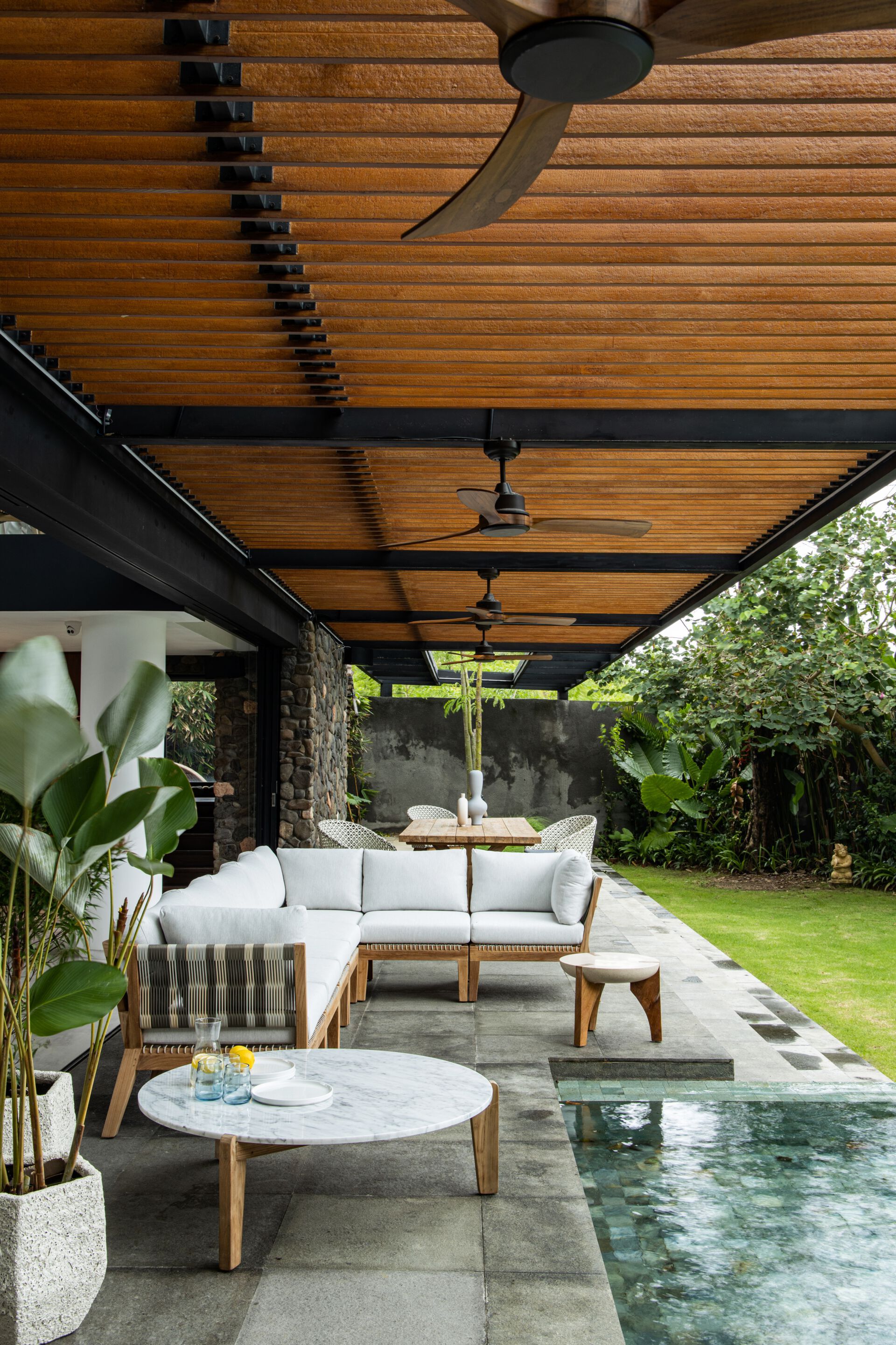 Круглый журнальный столик из волокнистого бетона cbdesign Space ARCH-00112999 - Вид №1