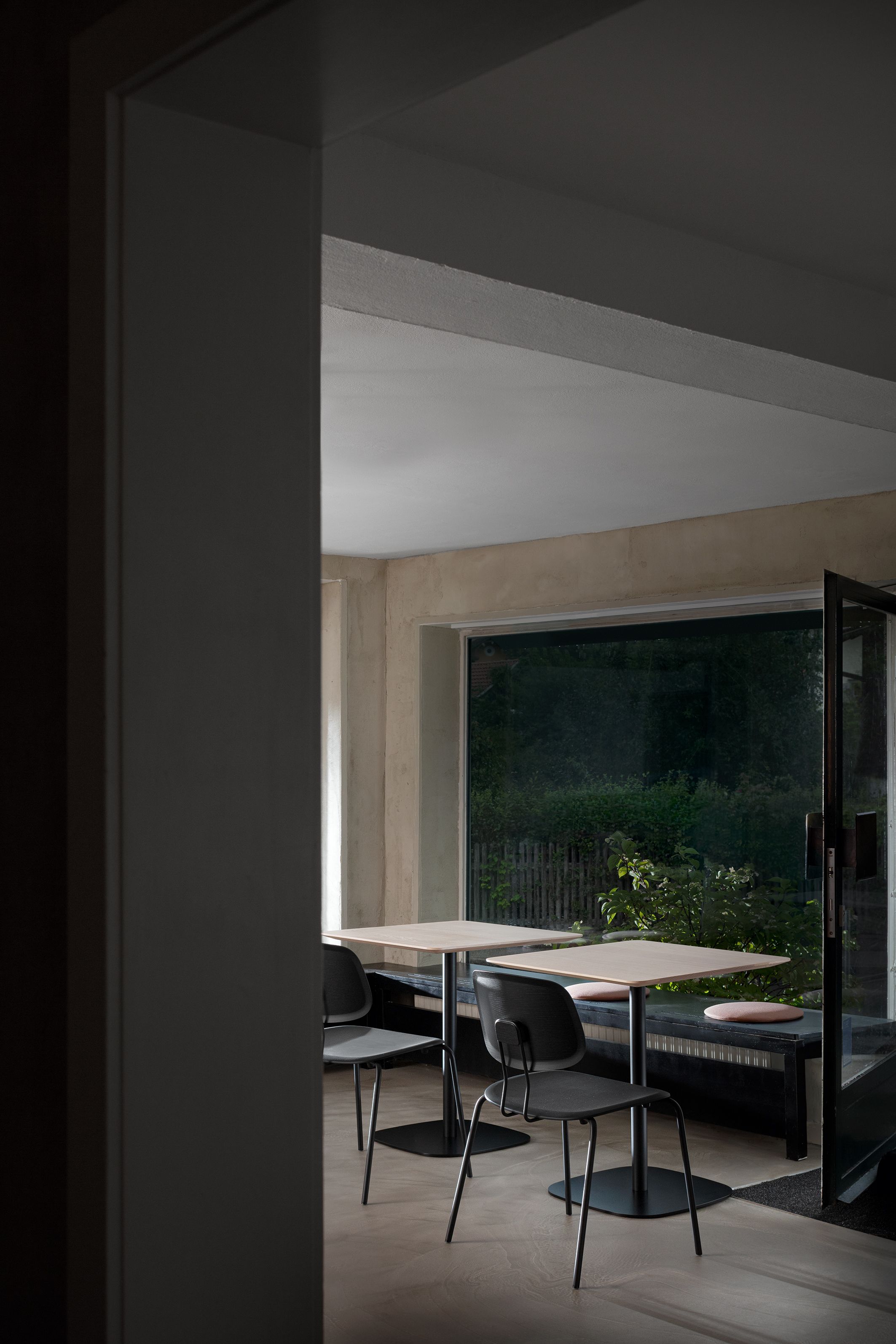 Квадратный стол из массива дерева ZEITRAUM VERMU ARCH-00107145 - Вид №2