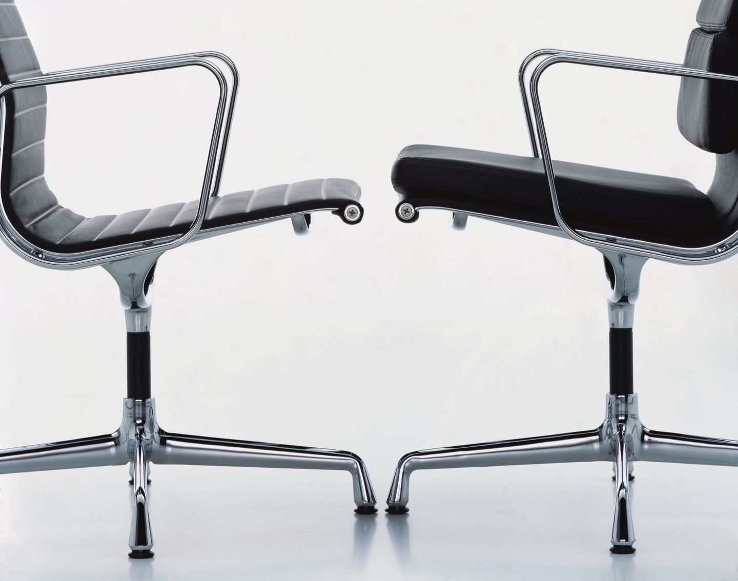 Ткань спиц поворотный стул с подлокотниками VITRA Eames Aluminium Group ARCH-00087363 - Вид №6