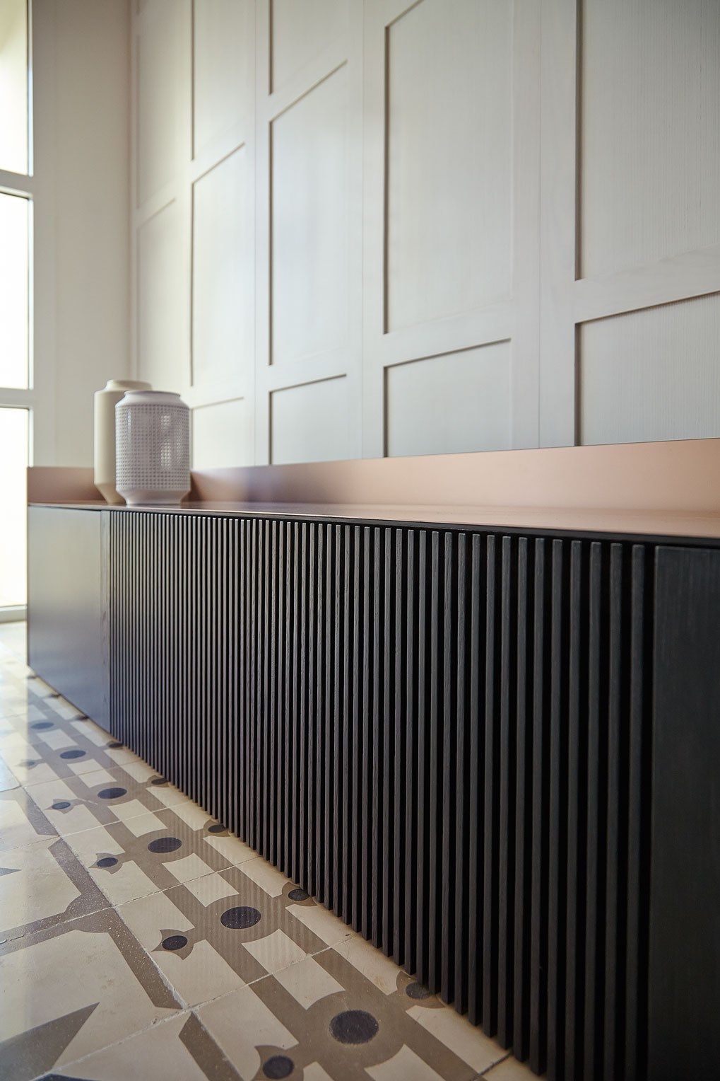 Низкий деревянный шкаф для телевизора с распашными дверцами Punt Stockholm ARCH-00119335 - Вид №5