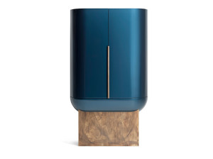 Деревянный барный шкаф