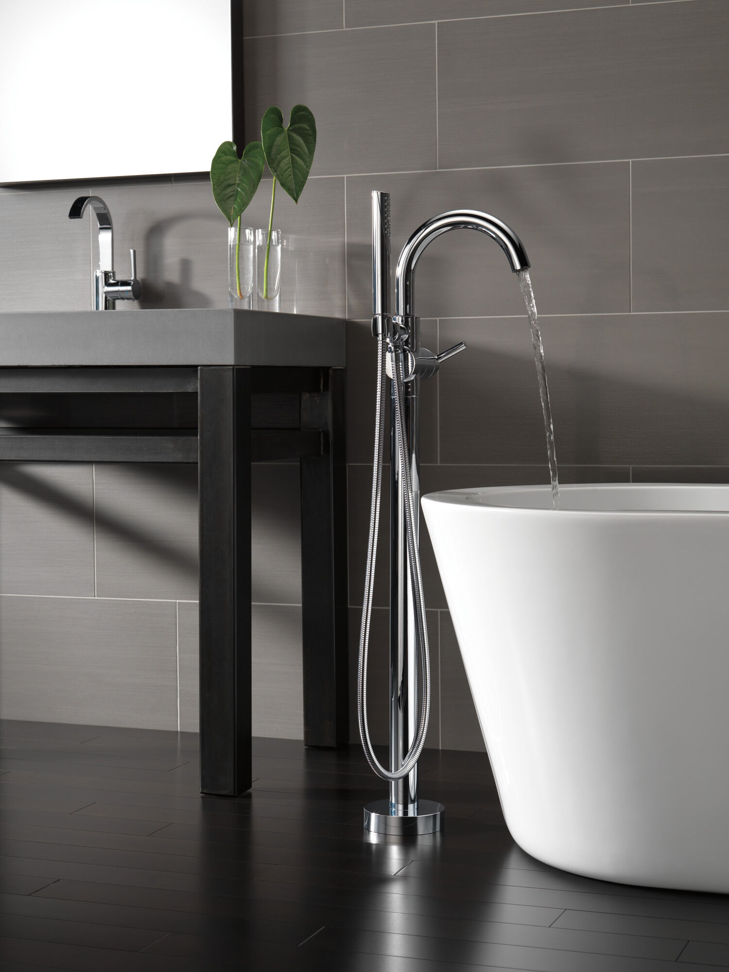 T4759-FL Напольная накладка для ванны с одной ручкой и ручным душем Delta Faucet Delta Хром - Вид №9