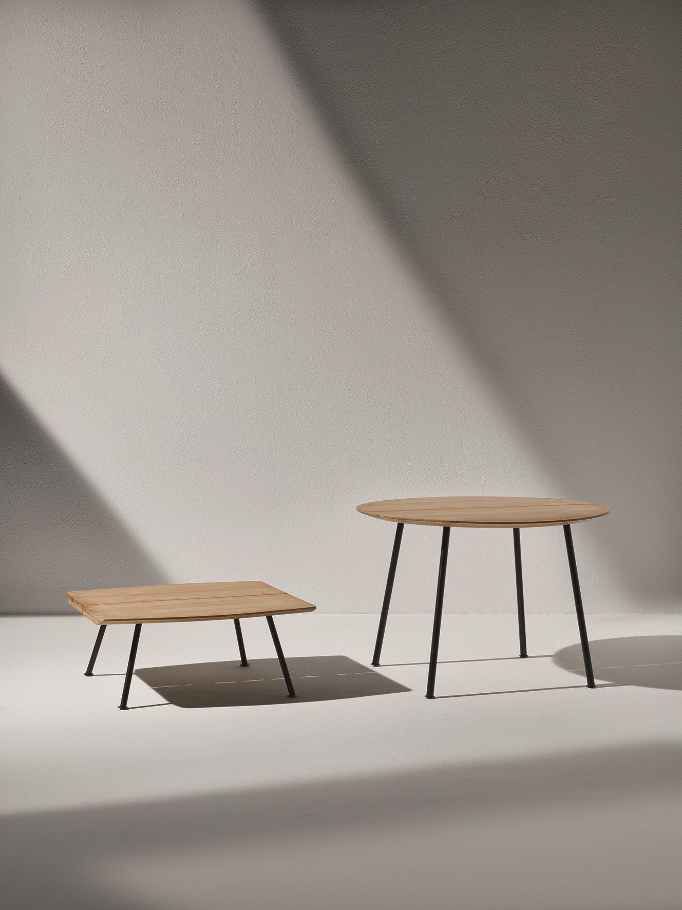 Квадратный стол из тикового дерева Ethimo Агава ARCH-00008955