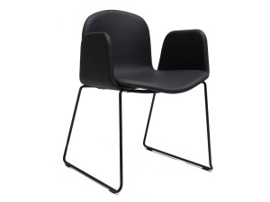 Кожаный стул с подлокотниками