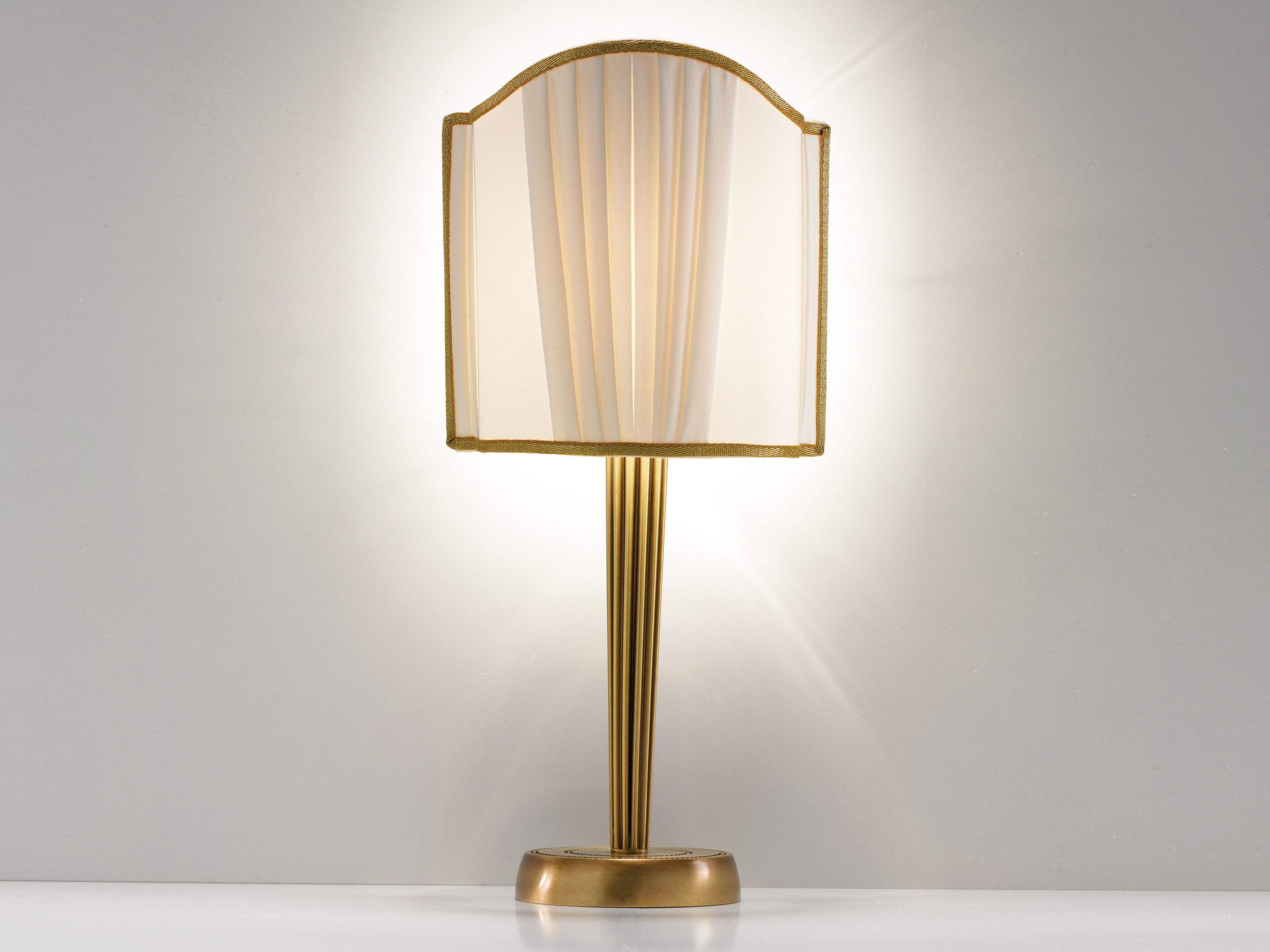 Светодиодная настольная лампа из металла и ткани Cremasco Illuminazione световые работы ARCH-00030144 - Вид №1