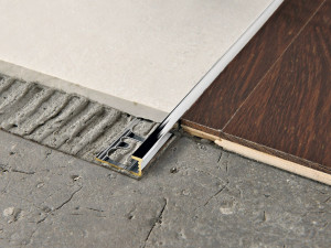 Латунное соединение пола