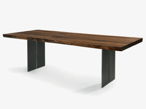 Прямоугольный стол из массива дерева с железной основой