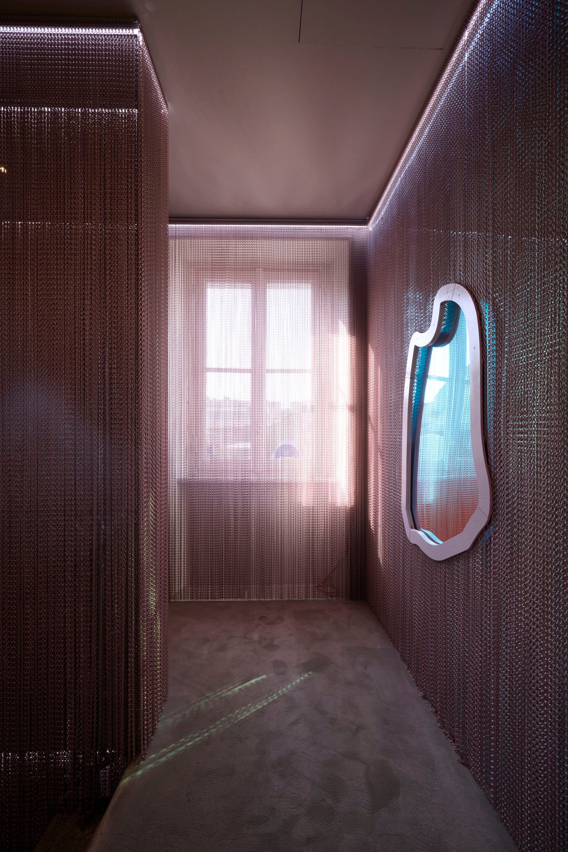 Алюминиевая проволочная палатка Kriskadecor WALLCOVERING - "À.RIA" INSTALLATION AT ARCHIPRODUCTS MILANO ARCH-00053898 - Вид №3