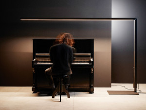 Стальная светодиодная напольная лампа