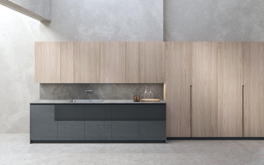 Кухня из лакированного дерева и стекла с островом Sistema 22.2 Santreyd sun-id-1398539 - Вид №1