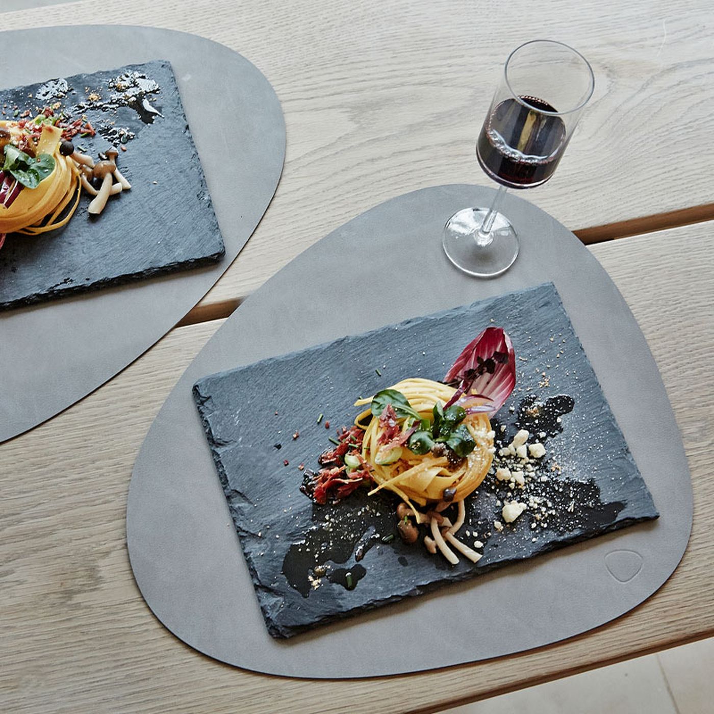 981162 NUPO light grey подстановочная салфетка фигурная 37x44 см, толщина 1,6 мм;LIND DNA  - Вид №2