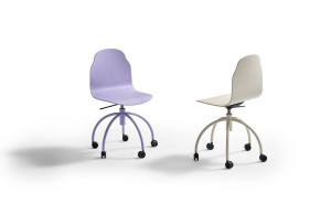 Операционный офисный стул с колесами