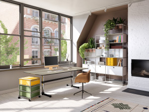 Секционный шкаф из металла с откидными дверцами