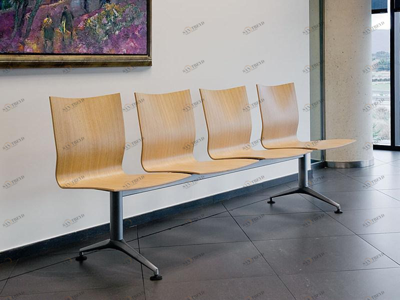 Сидя на стальной и деревянной балке Santreyd sun-id-1407785