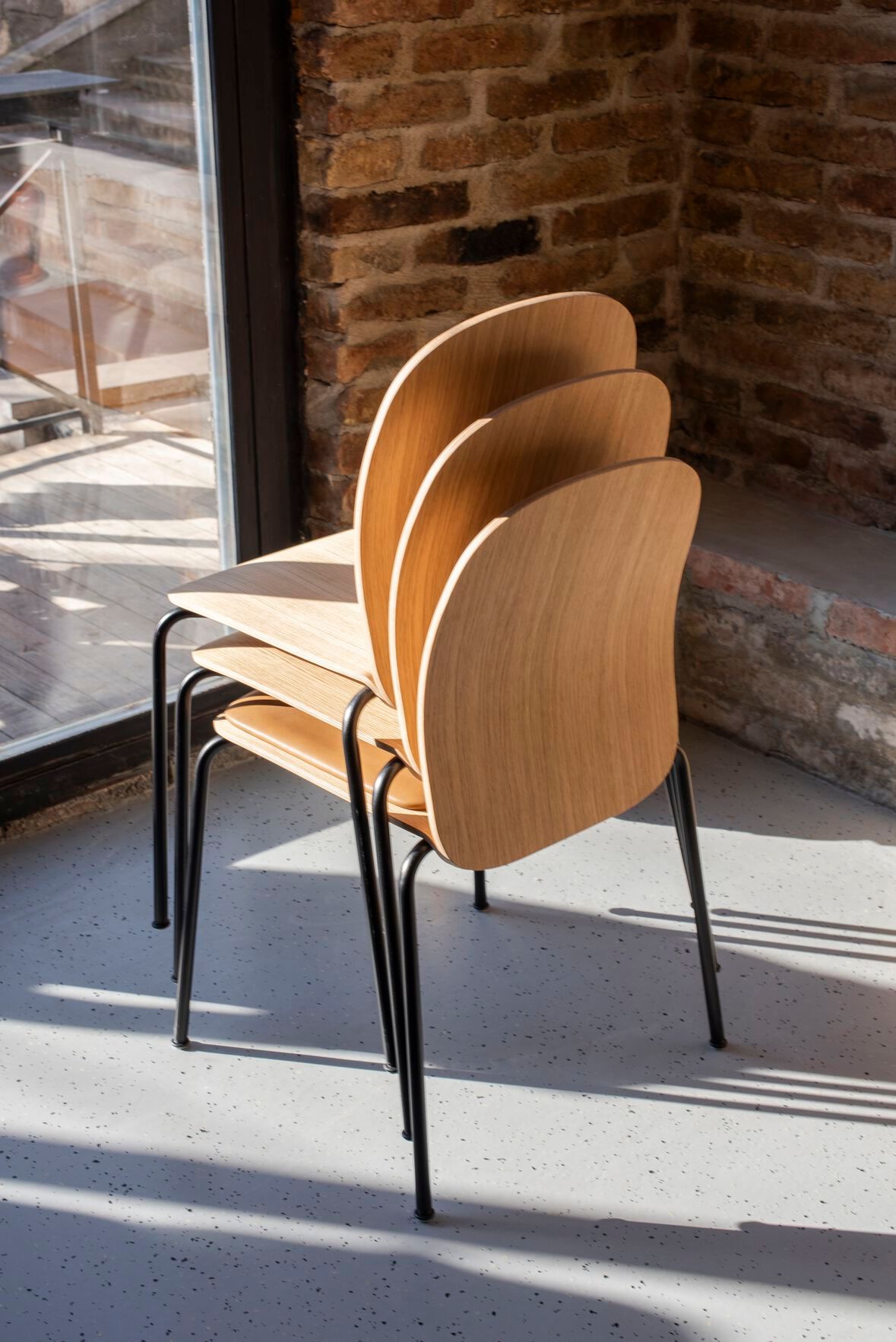 Штабелируемый стул с мягким сиденьем Gazzda Book ARCH-00135361 - Вид №5