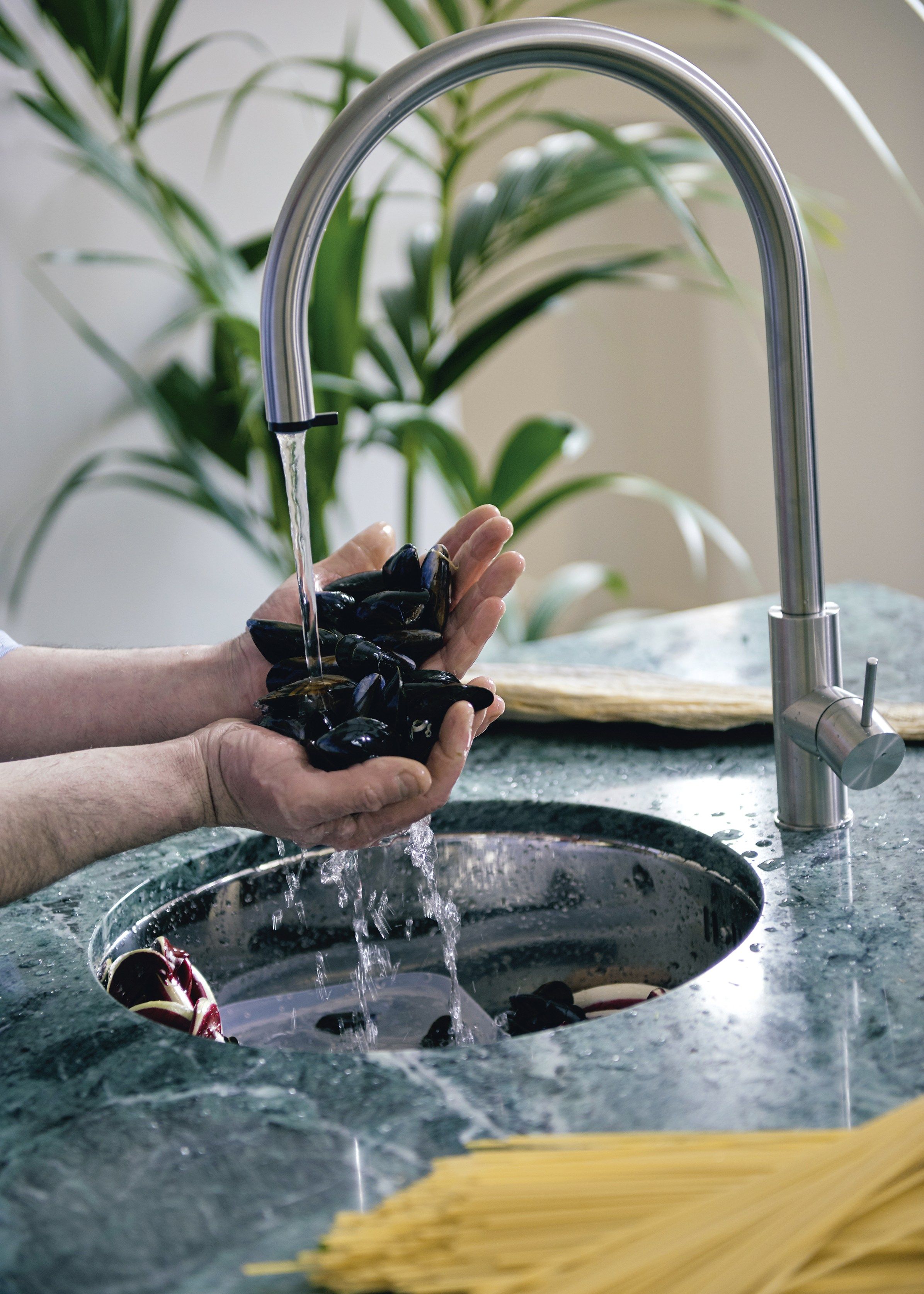 Кухня с островом без ручек на заказ TM Italia Cucine ARCH-00027792 - Вид №3