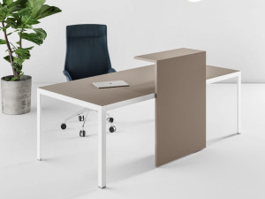 Деревянная стойка регистрации