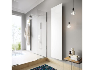 Вертикальный полотенцесушитель с горячей водой