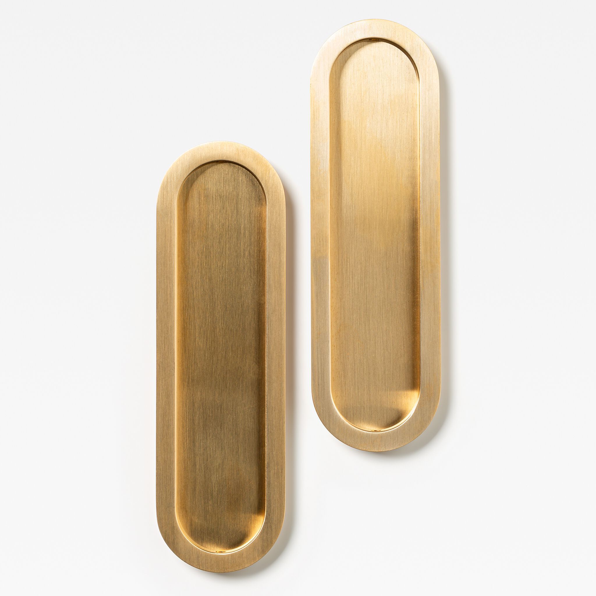 Латунная утопленная ручка Lo & Co Interiors Flush Pull ARCH-00072364 - Вид №13