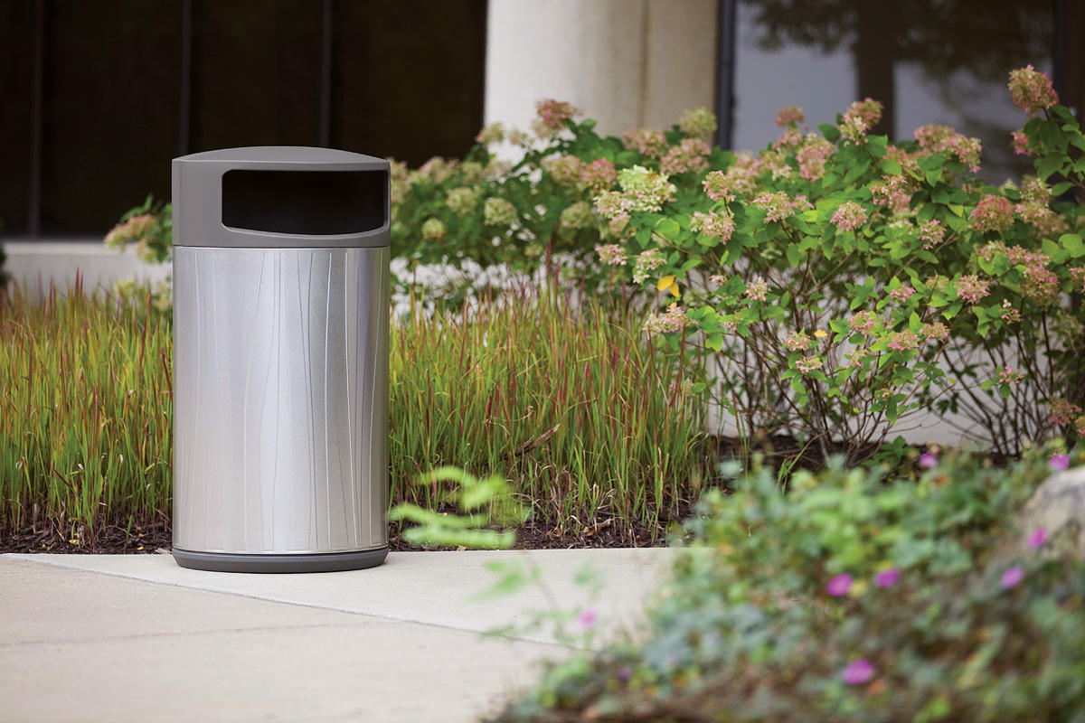 Универсальная емкость для мусора и утилизации, 24 галлона, верхнее отверстие, крышка с разделенным потоком, изображение «рециркуляция» на синем фоне, изображение «мусор» на сером фоне, корпус из нержавеющей стали с сатинированной отделкой и рисунком в вид Forms-surfaces FRMR190 - Вид №8