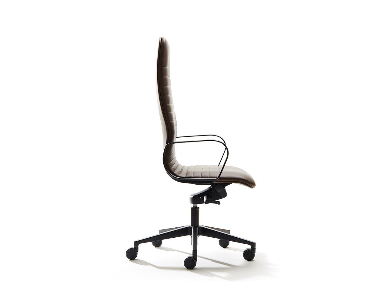 Офисное кресло с откидывающейся спинкой с подлокотниками VAGHI Union Executive ARCH-00147326 - Вид №1