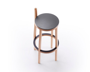 Высокий деревянный табурет с подставкой для ног