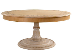 Круглый деревянный стол