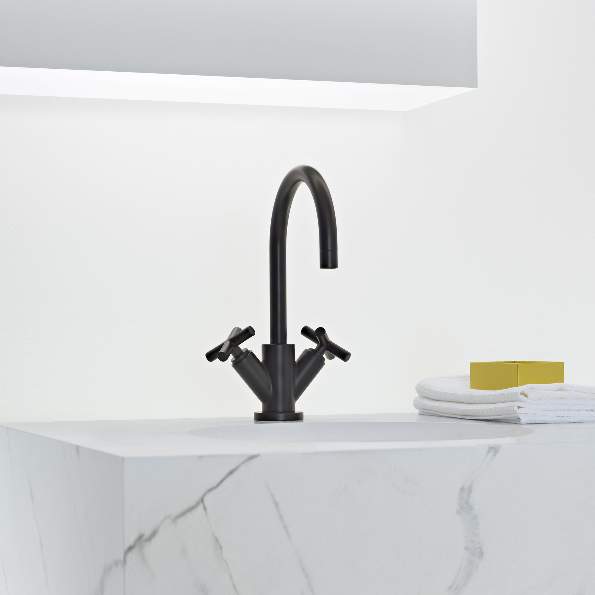 ТАРА Смеситель для раковины, на одно отверстие, со сливом - Темный Хром 22513892-19 DornBracht Tara - Вид №1