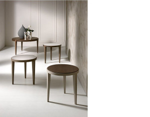 Круглый низкий журнальный столик