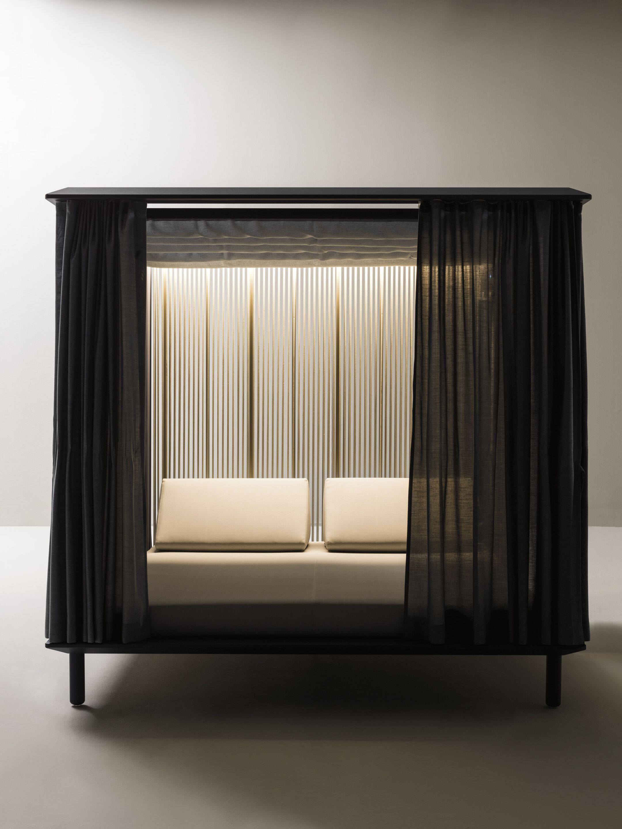 Кровать с балдахином из акриловой и алюминиевой ткани Varaschin Sunmoon ARCH-00069150 - Вид №2