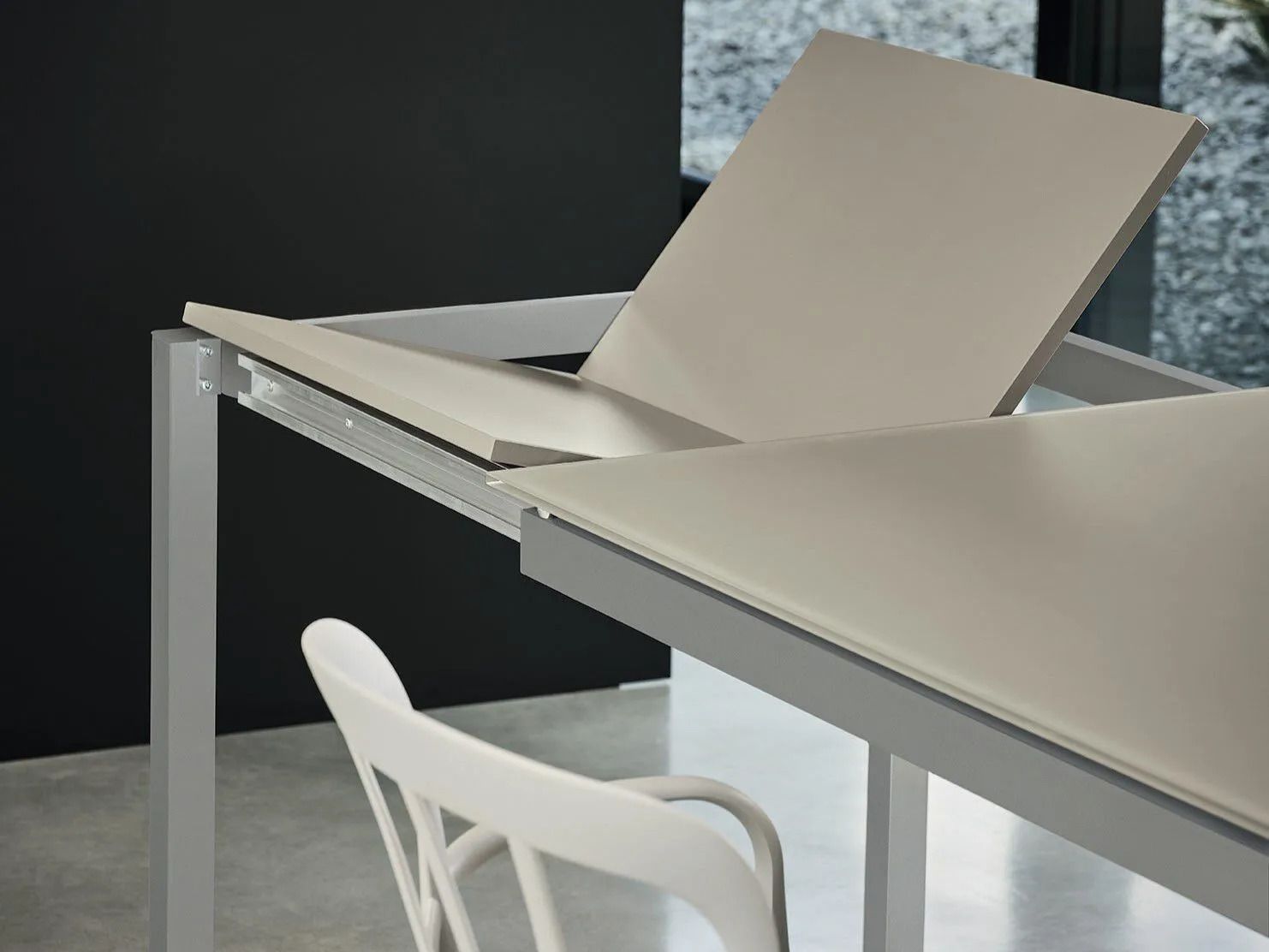 Выдвижной обеденный стол из стали и меламина Bontempi Casa Mago ARCH-00149967