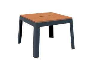 Квадратный стол для общественных мест из металла и дерева