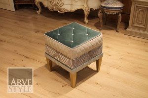 Квадратный пуф из ткани