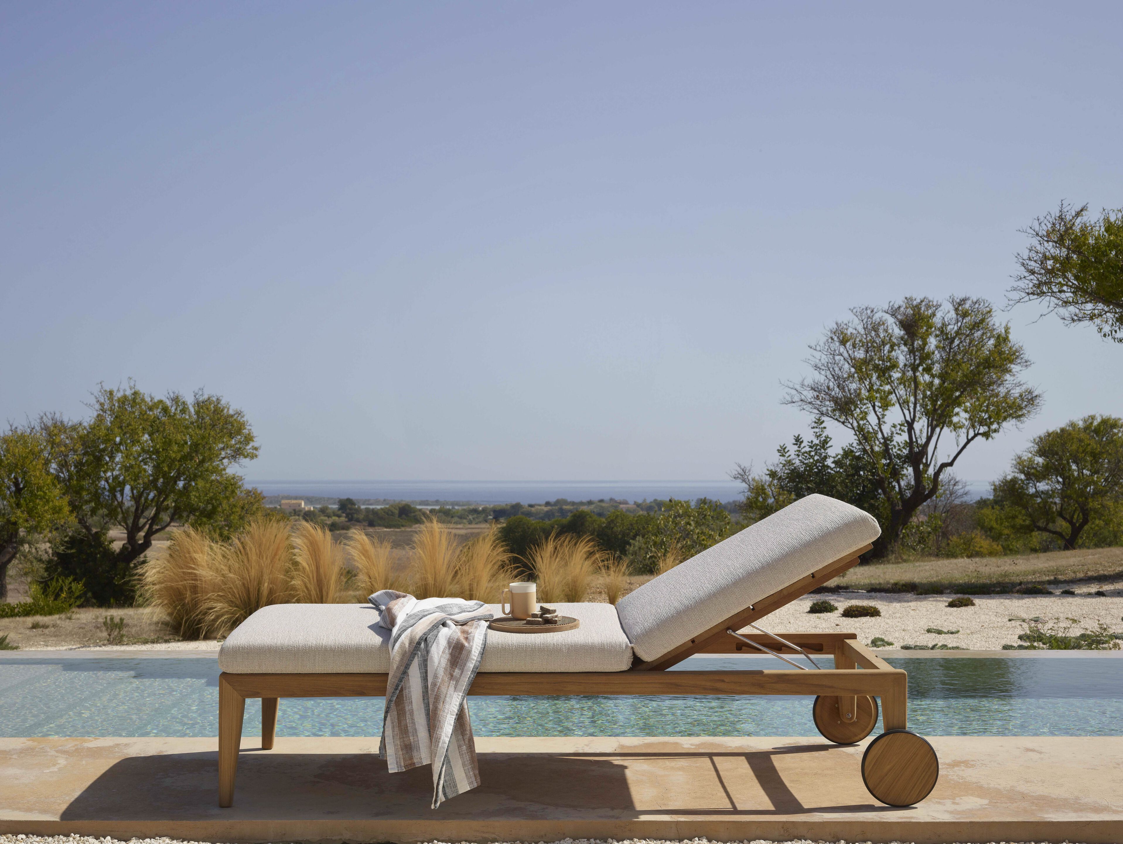 Садовая кровать из тикового дерева с колесами Royal Botania Zenhit lounge ARCH-00100876 - Вид №1