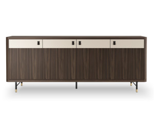 Шкаф из массива дерева с распашными дверями