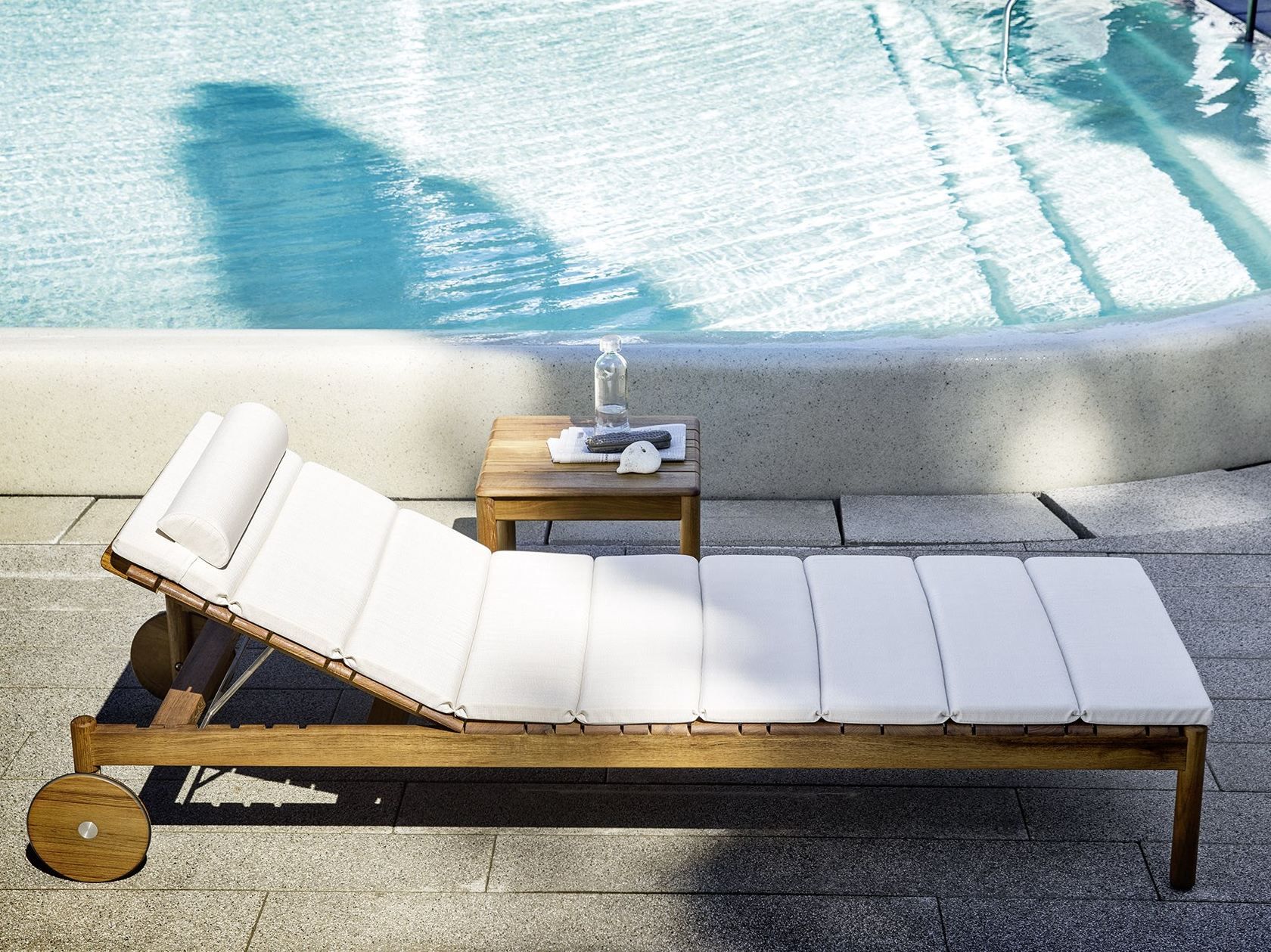 Садовая кровать с откидной спинкой из тикового дерева с колесами Varaschin штрих-код ARCH-00034068 - Вид №3