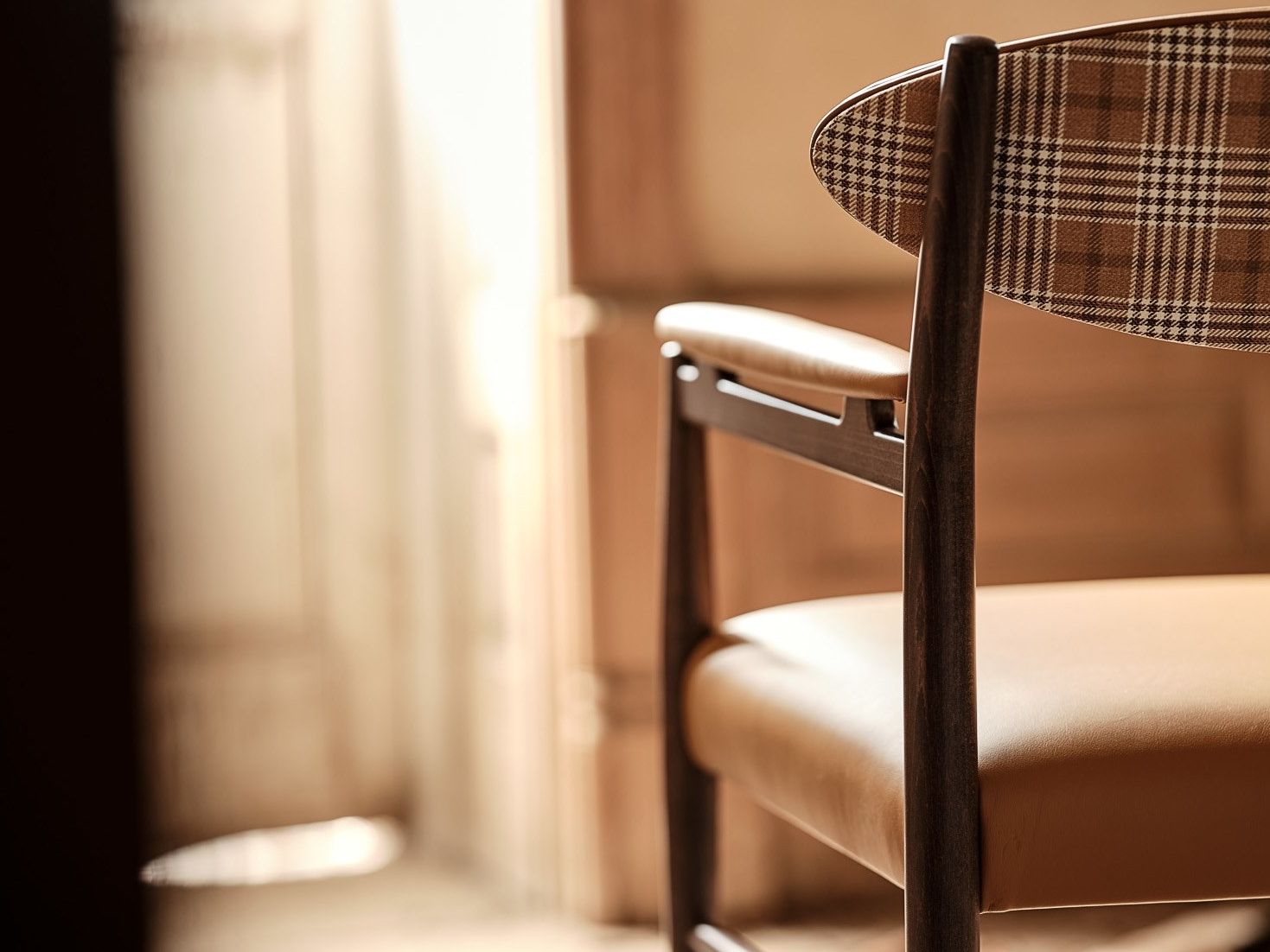 Деревянный мягкий стул с подлокотниками More Contract Wink ARCH-00012772 - Вид №2