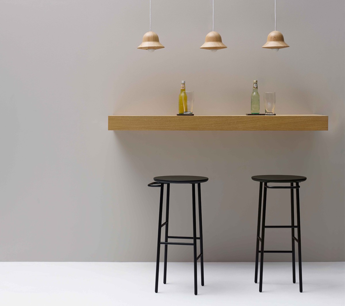 Ex.T Hang Высокий табурет из окрашенного в черный цвет ясеня EXHANGTALLNE Stand - Вид №5