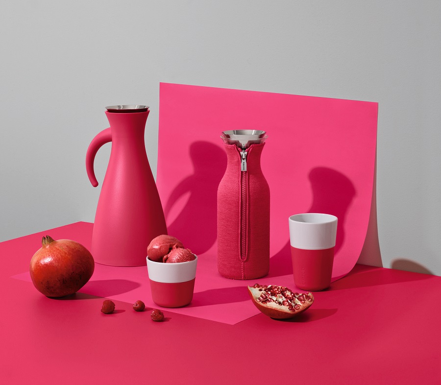 567983 Графин fridge в неопреновом текстурном чехле 1 л розовый Eva Solo  - Вид №1