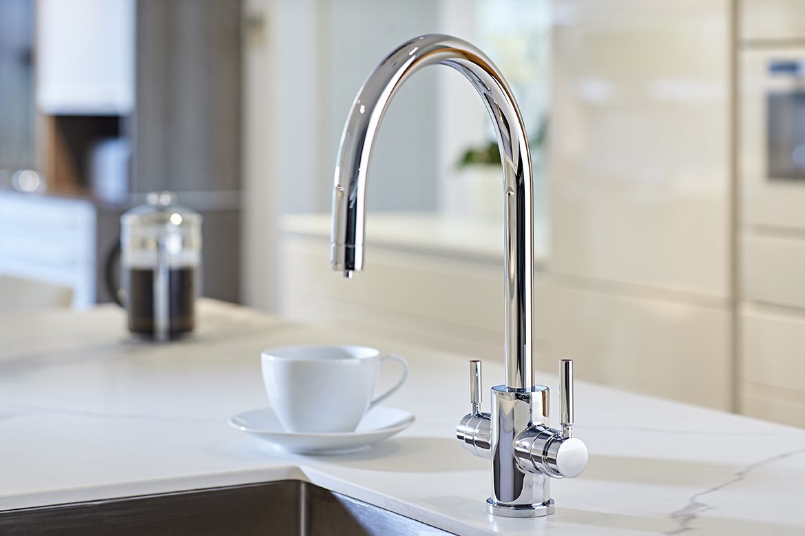 1912 Phoenix 3-в-1 кран для мгновенной подачи горячей воды с C-изливом Traditional Perrinandrowe - Вид №3